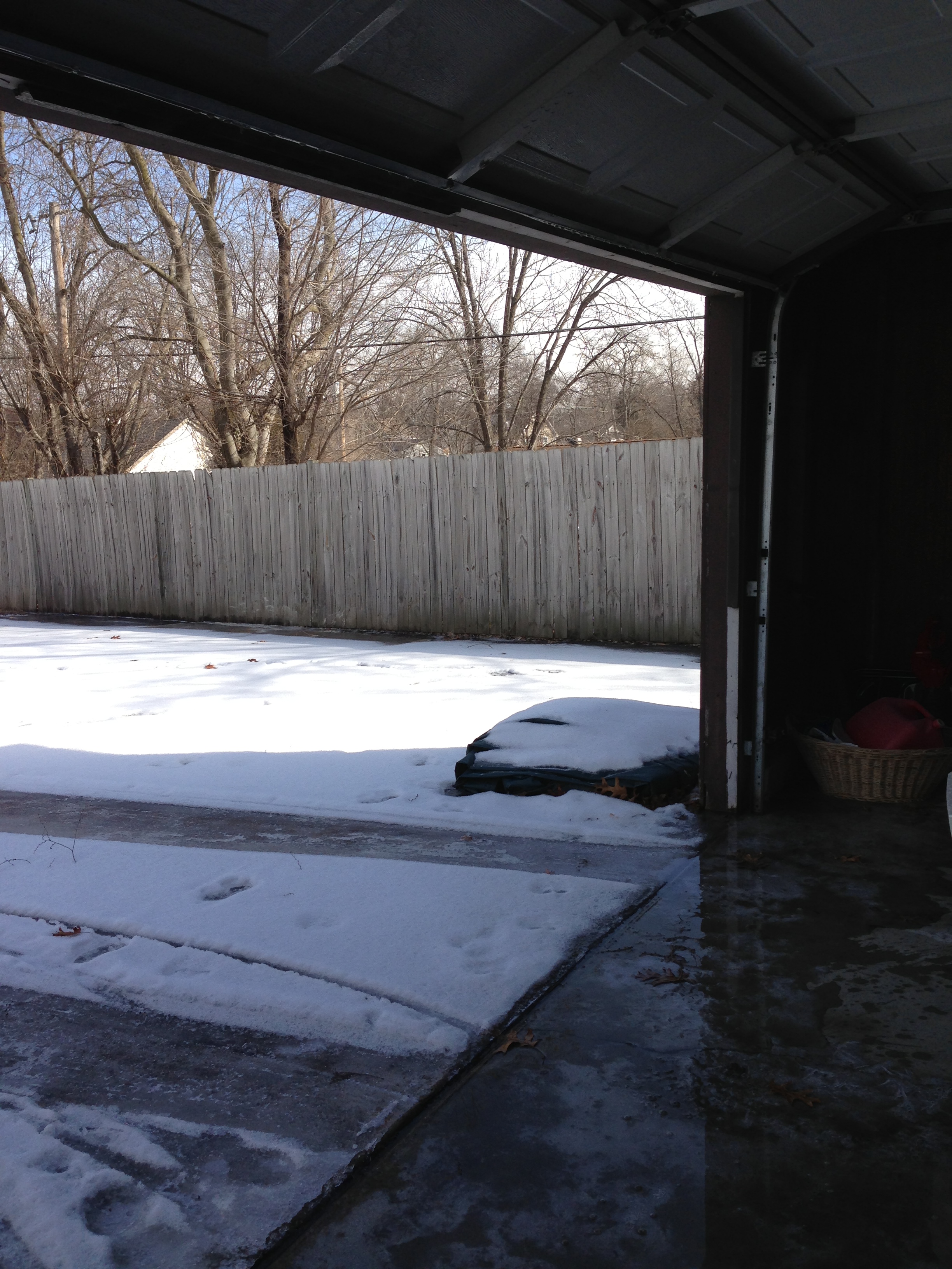 How to Open a Garage Door That's Frozen Shut Doormatic Garage Doors